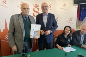 04.02.2026. Sandomierz. Podpisanie umów z organiacjami pozarządowymi / Fot. Grażyna Szlęzak-Wójcik - Radio Kielce