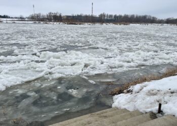 W Sandomierzu zamarzła Wisła