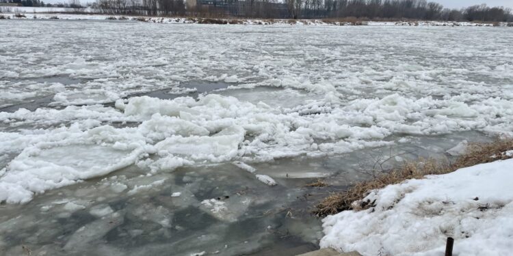W Sandomierzu zamarzła Wisła