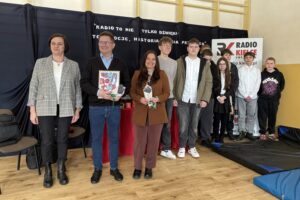 Jak wygląda praca dziennikarza radiowego? - Radio Kielce 17.02.2026. Lipie. Warsztaty w ramach zajęć z doradztwa zawodowego / Fot. Karolina Piasecka - Radio Kielce