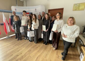 Uczniowie z powiatu sandomeirskiego ze stypednium premiera