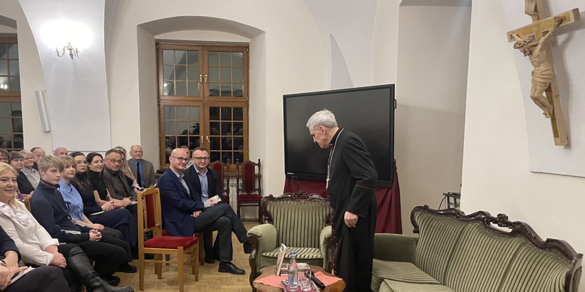 „Baranki Boże"- spotkanie autorskie biskupa diecezji sandomierskiej