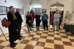 27.02.2026. Sandomierz. wystawa grafik w sali ekspozycyjnej ratusza w Sandomierzu / Fot. Grażyna Szlęzak-Wójcik - Radio Kielce