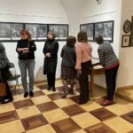 Biblijna wystawa w Sandomierzu - Radio Kielce 27.02.2026. Sandomierz. wystawa grafik w sali ekspozycyjnej ratusza w Sandomierzu / Fot. Grażyna Szlęzak-Wójcik - Radio Kielce