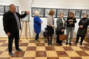 27.02.2026. Sandomierz. wystawa grafik w sali ekspozycyjnej ratusza w Sandomierzu / Fot. Grażyna Szlęzak-Wójcik - Radio Kielce