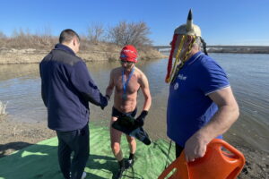 Doświadczone morsy pokonały Wisłę wpław - Radio Kielce