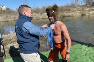 Doświadczone morsy pokonały Wisłę wpław - Radio Kielce