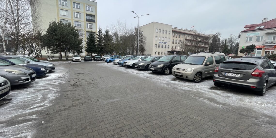 10.02.2026. Kielce. Parking u zbiegu ulic Kościuszki i al. IX Wieków Kielc / Fot. Jarosław Kubalski - Radio Kielce