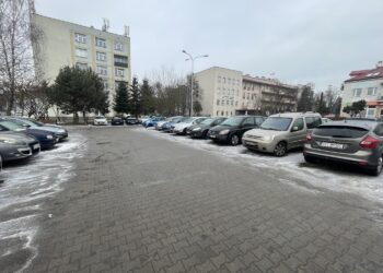 10.02.2026. Kielce. Parking u zbiegu ulic Kościuszki i al. IX Wieków Kielc / Fot. Jarosław Kubalski - Radio Kielce
