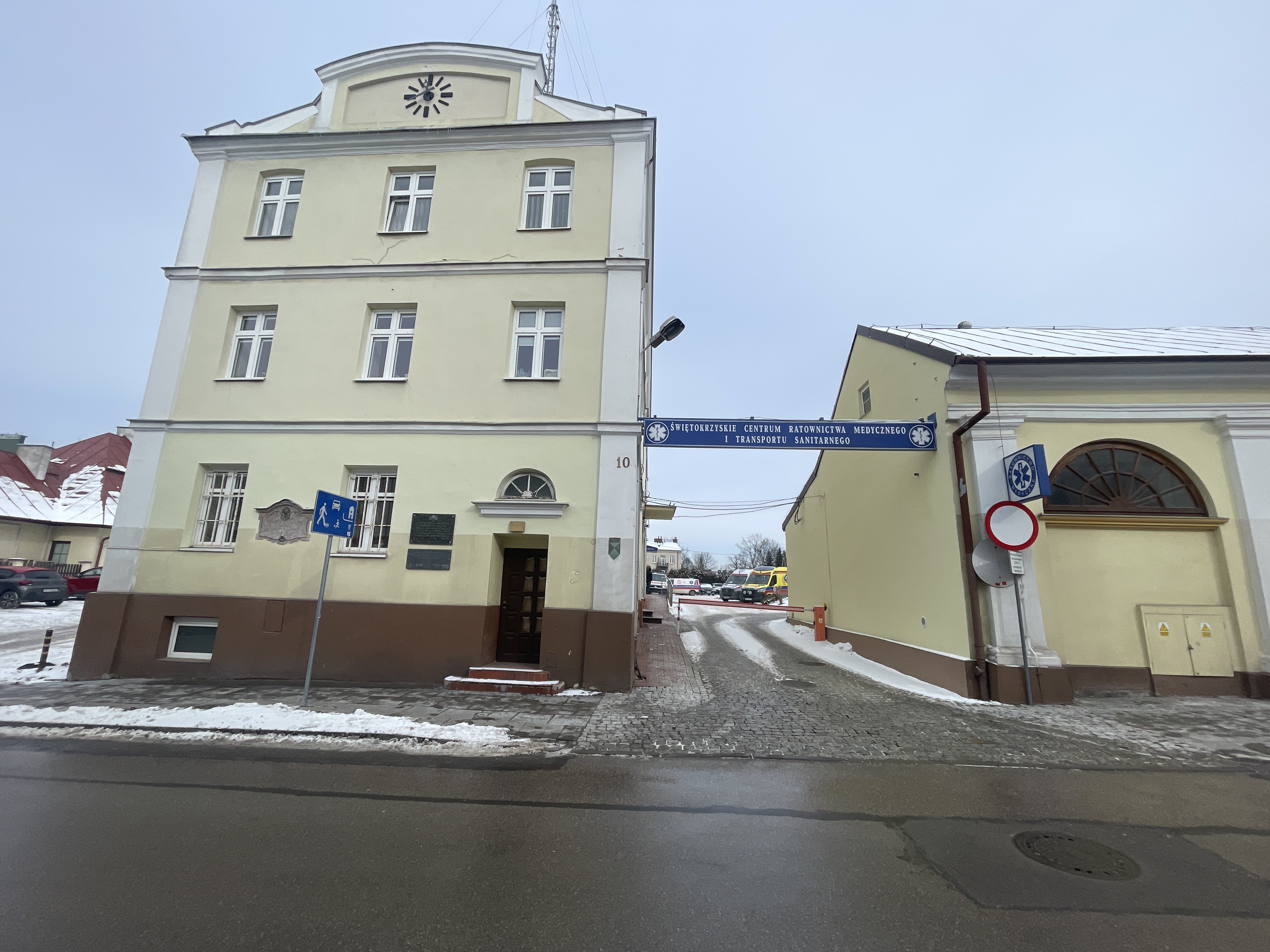 Pogotowie potrzebuje działki, aby karetki mogły spokojnie wyjeżdżać