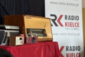Jak wygląda praca dziennikarza radiowego? - Radio Kielce 17.02.2026. Lipie. Warsztaty w ramach zajęć z doradztwa zawodowego / Fot. Karolina Piasecka - Radio Kielce