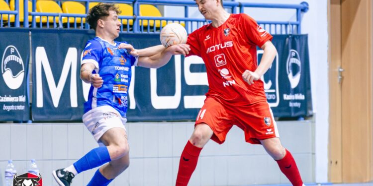 Derbowa bitwa dla gospodarzy. KKF Motus skuteczniejszy od Tompawexu