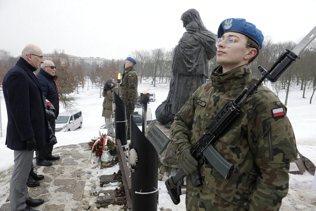 Zostali wydarci z domów rodzinnych i trafili na Sybir - Radio Kielce Zostali wydarci z domów rodzinnych i trafili na Sybir - Radio Kielce