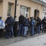 Cukiernie oblężone, bo każdy chce zjeść pączka - Radio Kielce 12.02.2026. Kielce. Kolejki do pączkarni w Tłusty Czwartek / Fot. Jarosław Kubalski - Radio Kielce