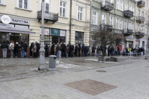 12.02.2026. Kielce. Kolejki do pączkarni w Tłusty Czwartek / Fot. Jarosław Kubalski - Radio Kielce