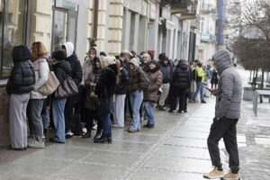 12.02.2026. Kielce. Kolejki do pączkarni w Tłusty Czwartek / Fot. Jarosław Kubalski - Radio Kielce
