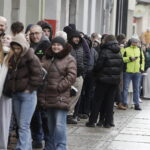 Cukiernie oblężone, bo każdy chce zjeść pączka - Radio Kielce 12.02.2026. Kielce. Kolejki do pączkarni w Tłusty Czwartek / Fot. Jarosław Kubalski - Radio Kielce