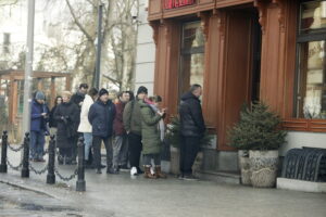 12.02.2026. Kielce. Kolejki do pączkarni w Tłusty Czwartek / Fot. Jarosław Kubalski - Radio Kielce