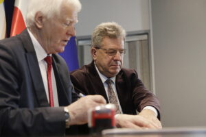 12.02.2026. Kielce. Podpisanie umów na utworzenie linii autobusowych / Fot. Jarosław Kubalski - Radio Kielce