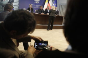 12.02.2026. Kielce. Podpisanie umów na utworzenie linii autobusowych / Fot. Jarosław Kubalski - Radio Kielce