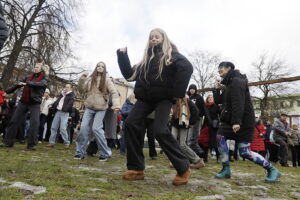 Kielce. Happening "Taniec przeciwko przemocy" - Radio Kielce