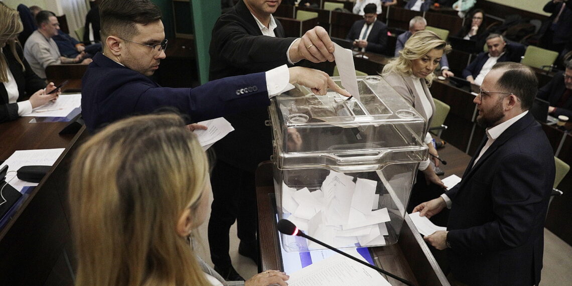 Po czterech remisach wybrano przewodniczącego