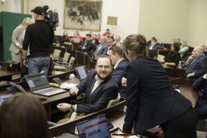 Po czterech remisach wybrano przewodniczącego - Radio Kielce