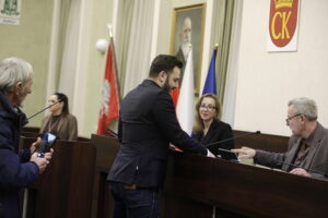 Po czterech remisach wybrano przewodniczącego - Radio Kielce