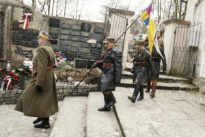 Zadbajmy o groby poległych - apelują organizatorzy obchodów dnia żołnierzy AK - Radio Kielce