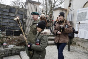 Zadbajmy o groby poległych - apelują organizatorzy obchodów dnia żołnierzy AK - Radio Kielce