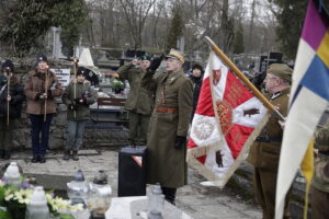Zadbajmy o groby poległych - apelują organizatorzy obchodów dnia żołnierzy AK - Radio Kielce