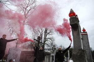 Zadbajmy o groby poległych - apelują organizatorzy obchodów dnia żołnierzy AK - Radio Kielce