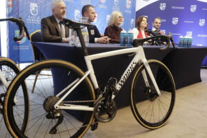 Kolarze kieleckiej Cyclo Korony otrzymali finansowe wsparcie