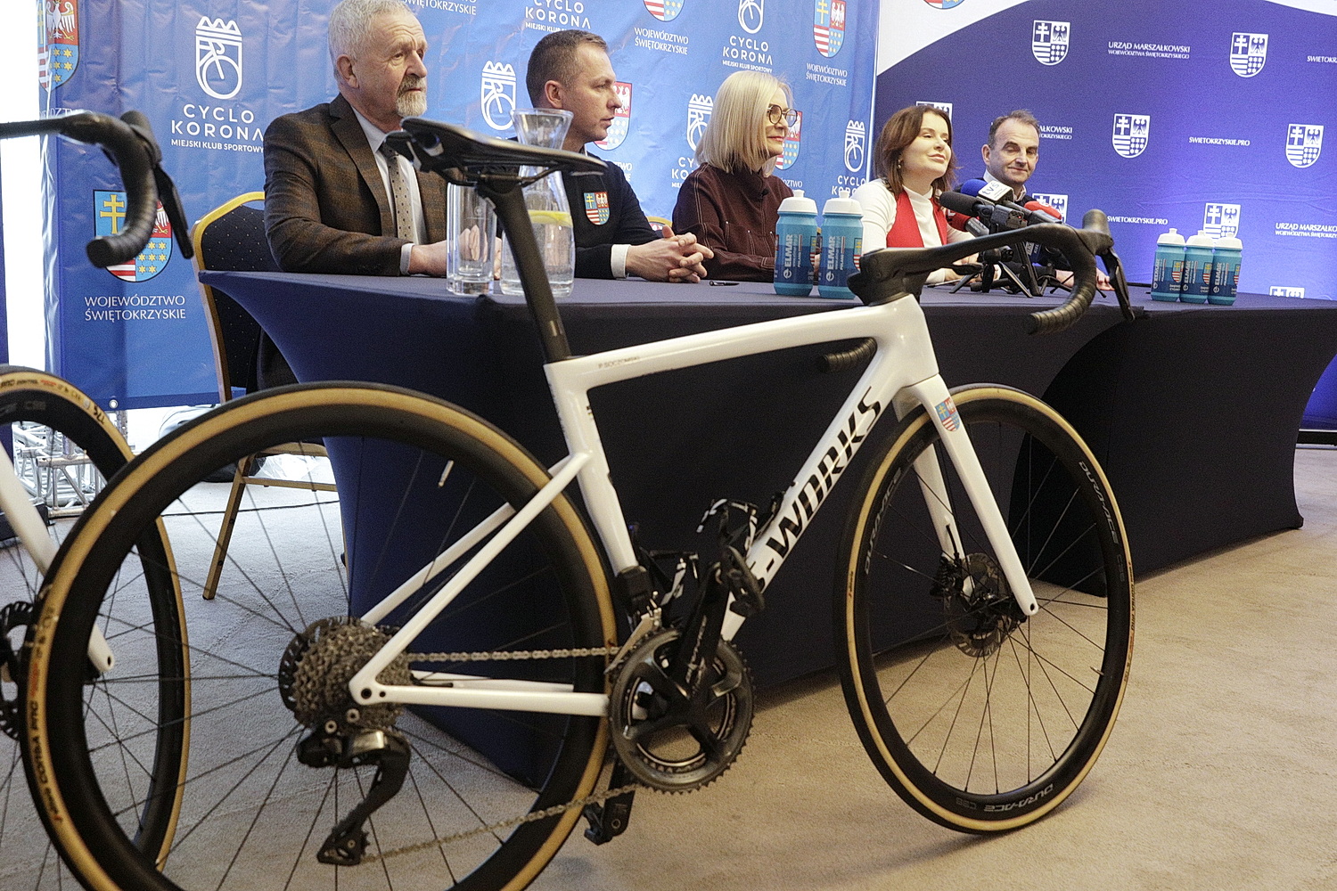 Kolarze kieleckiej Cyclo Korony otrzymali finansowe wsparcie