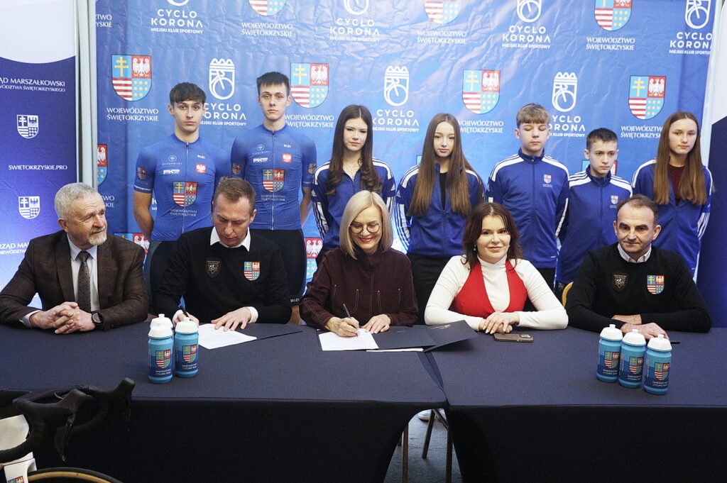 Kolarze kieleckiej Cyclo Korony otrzymali finansowe wsparcie - Radio Kielce