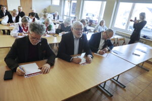 Miłośnicy gwary świętokrzyskiej pisali dyktando w Wilkowie - Radio Kielce