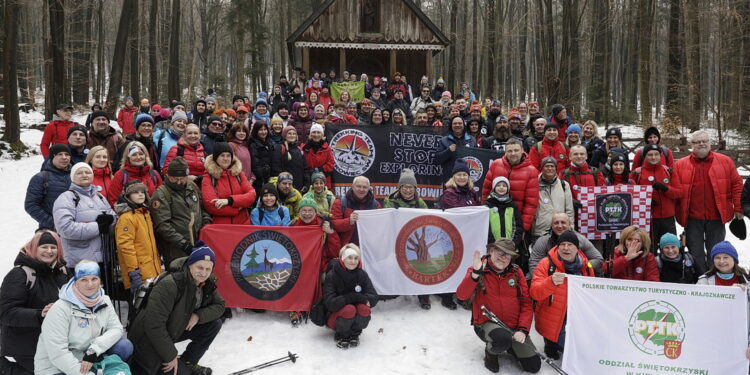 22.02.2026 Święta Katarzyna. Wejście na Łysicę z PTTK / Fot. Jarosław Kubalski - Radio Kielce