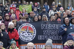 Weszli na Łysicę w 46. rocznicę zimowego zdobycia szczytu Ziemi - Radio Kielce