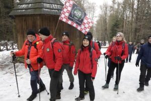 Weszli na Łysicę w 46. rocznicę zimowego zdobycia szczytu Ziemi - Radio Kielce