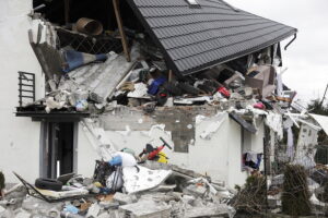 23.02.2026. Brzezinki w gminie Masłów. Dom jednorodzinny po wybuchu butli z gazem / Fot. Jarosław Kubalski - Radio Kielce