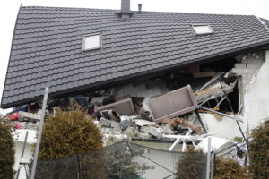 23.02.2026. Brzezinki w gminie Masłów. Dom jednorodzinny po wybuchu butli z gazem / Fot. Jarosław Kubalski - Radio Kielce