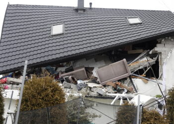 23.02.2026. Brzezinki w gminie Masłów. Dom jednorodzinny po wybuchu butli z gazem / Fot. Jarosław Kubalski - Radio Kielce