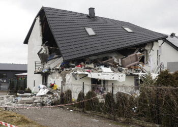 Poszkodowana rodzina z Brzezinek może liczyć na wsparcie - Radio Kielce 23.02.2026. Brzezinki w gminie Masłów. Dom jednorodzinny po wybuchu butli z gazem / Fot. Jarosław Kubalski - Radio Kielce