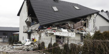 23.02.2026. Brzezinki w gminie Masłów. Dom jednorodzinny po wybuchu butli z gazem / Fot. Jarosław Kubalski - Radio Kielce