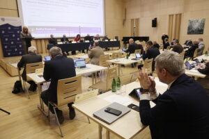 Radni chcą apelować do rządu w sprawie ekspresówki i połączeń kolejowych - Radio Kielce Radni chcą apelować do rządu w sprawie ekspresówki i połączeń kolejowych - Radio Kielce