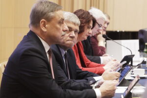 Radni chcą apelować do rządu w sprawie ekspresówki i połączeń kolejowych - Radio Kielce Radni chcą apelować do rządu w sprawie ekspresówki i połączeń kolejowych - Radio Kielce