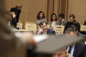 Radni chcą apelować do rządu w sprawie ekspresówki i połączeń kolejowych - Radio Kielce Radni chcą apelować do rządu w sprawie ekspresówki i połączeń kolejowych - Radio Kielce