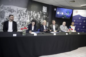 24.02.2026. Kielce. Podpisanie umowy dotyczącej promocji poprzez marketing sportowy z wykorzystaniem wizerunku Industrii Kielce / Fot. Jarosław Kubalski - Radio Kielce