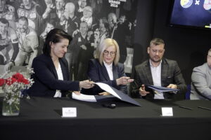 24.02.2026. Kielce. Podpisanie umowy dotyczącej promocji poprzez marketing sportowy z wykorzystaniem wizerunku Industrii Kielce / Fot. Jarosław Kubalski - Radio Kielce