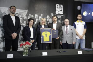 24.02.2026. Kielce. Podpisanie umowy dotyczącej promocji poprzez marketing sportowy z wykorzystaniem wizerunku Industrii Kielce / Fot. Jarosław Kubalski - Radio Kielce